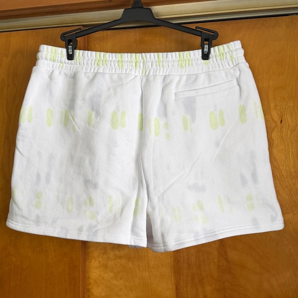 Peloton Chic Tie Dye Sweat Shorts — XXL - Picture 3 of 9